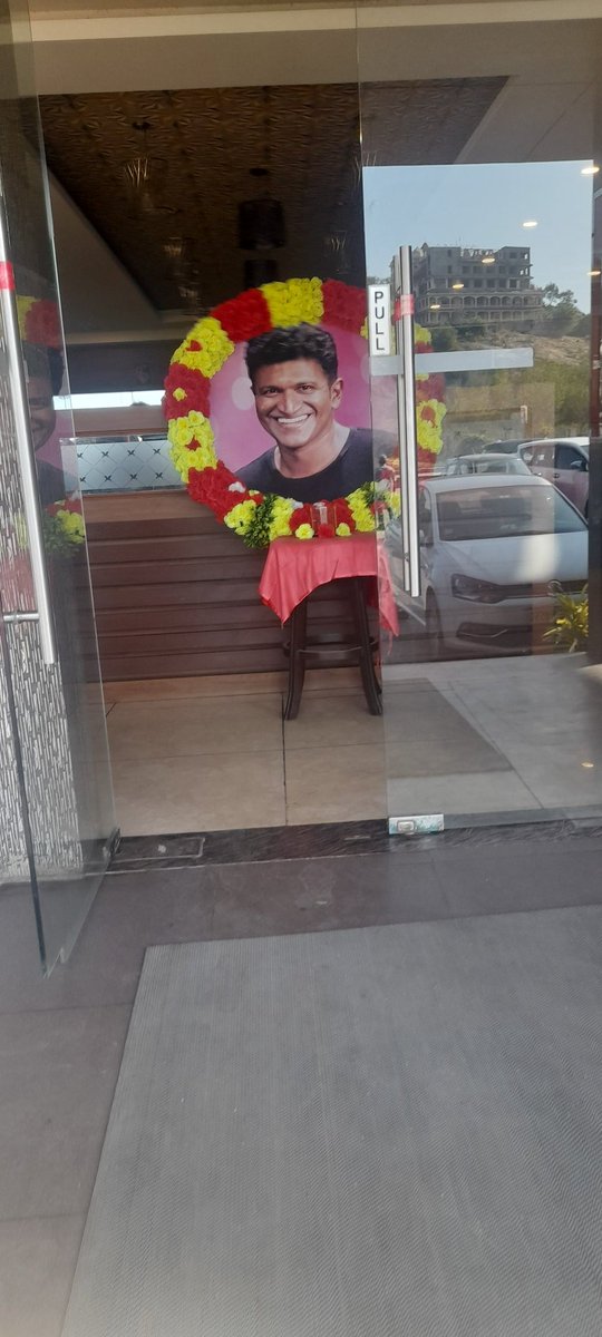 Paramathma_Appu's tweet photo. Sawed this today @ Apoorva Multi Cuisine Restaurant near Devanahalli Bangalore - Hyderabad Hwy.
ದೇವರು ಎಲ್ಲೆಲ್ಲೂ ಇದ್ದಾರೆ 🙏
#DrPuneethRajkumar ❤
#KingApp 👑
#AppuLivesOn https://t.co/dlvkBPXJct