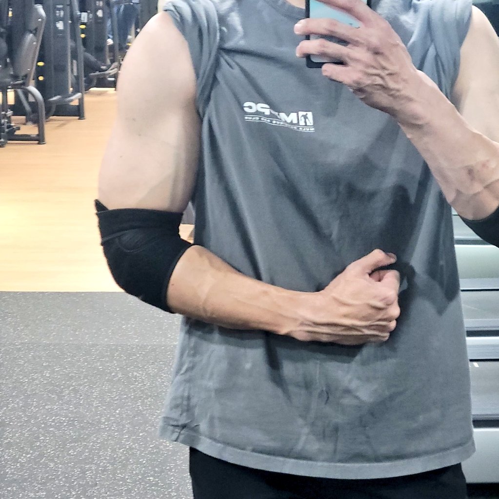 sixpag40's tweet photo. .

하루중 제일 즐거운 시간!!

#섹트 #ㅆㅌ #ㅅㅌ #일탈 #운동 #헬스
#근육남 #근육 #알통 #유부 #아저씨 https://t.co/ud1a0Q5MfU