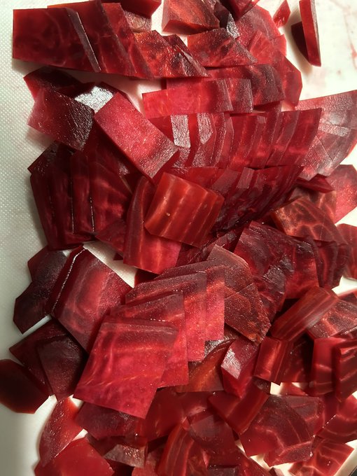 今日はスレッタさんにお料理を手伝ってもらいました。  ス「こんなの簡単ですッ!」 