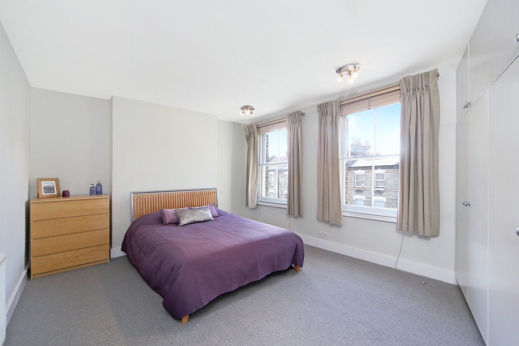 TO LET: A large, light and bright, 2-bed flat on Wandsworth Bridge Road with a balcony. Available to let soon.⁠
⁠
⁠⁠🔴 Contact us at homes@marstonproperties.co.uk 🔴⁠
⁠
#wandsworthbridgeroad #wandsworth #homestolet #londonflat #flattolet #marstonproperties #swlondon