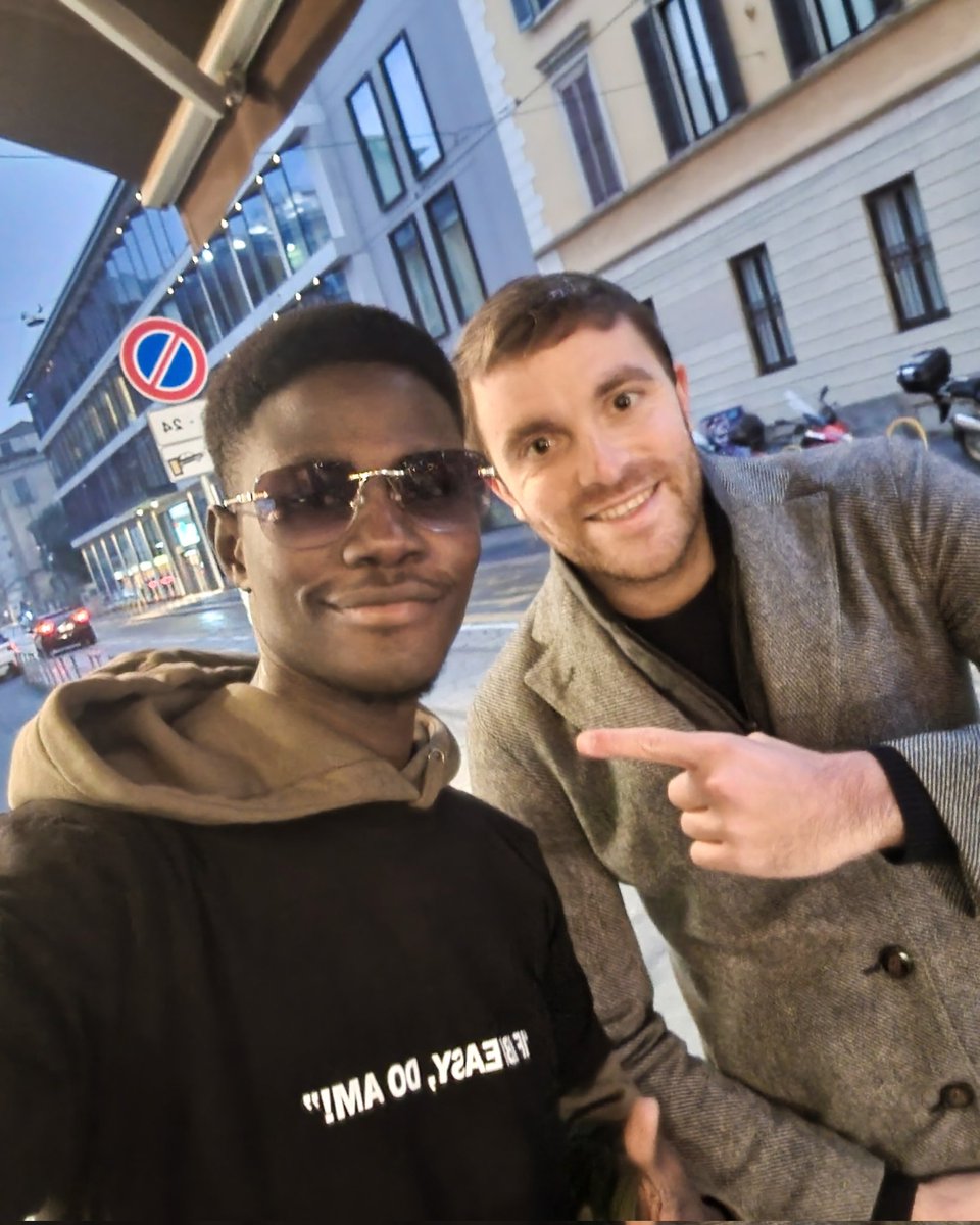DBJ_gh's tweet image. Here we go! ๐ฌ๐ญ ๐ฎ๐น
Met with the world's best football Journalist @FabrizioRomano
We had a lovely conversation and discussed plans of a collaboration in Ghana.
Fabrizio hopes to be in Ghana one day! Only time will tell ๐ Nothing is impossible!! #dbjempire๐ฌ๐ญ๐