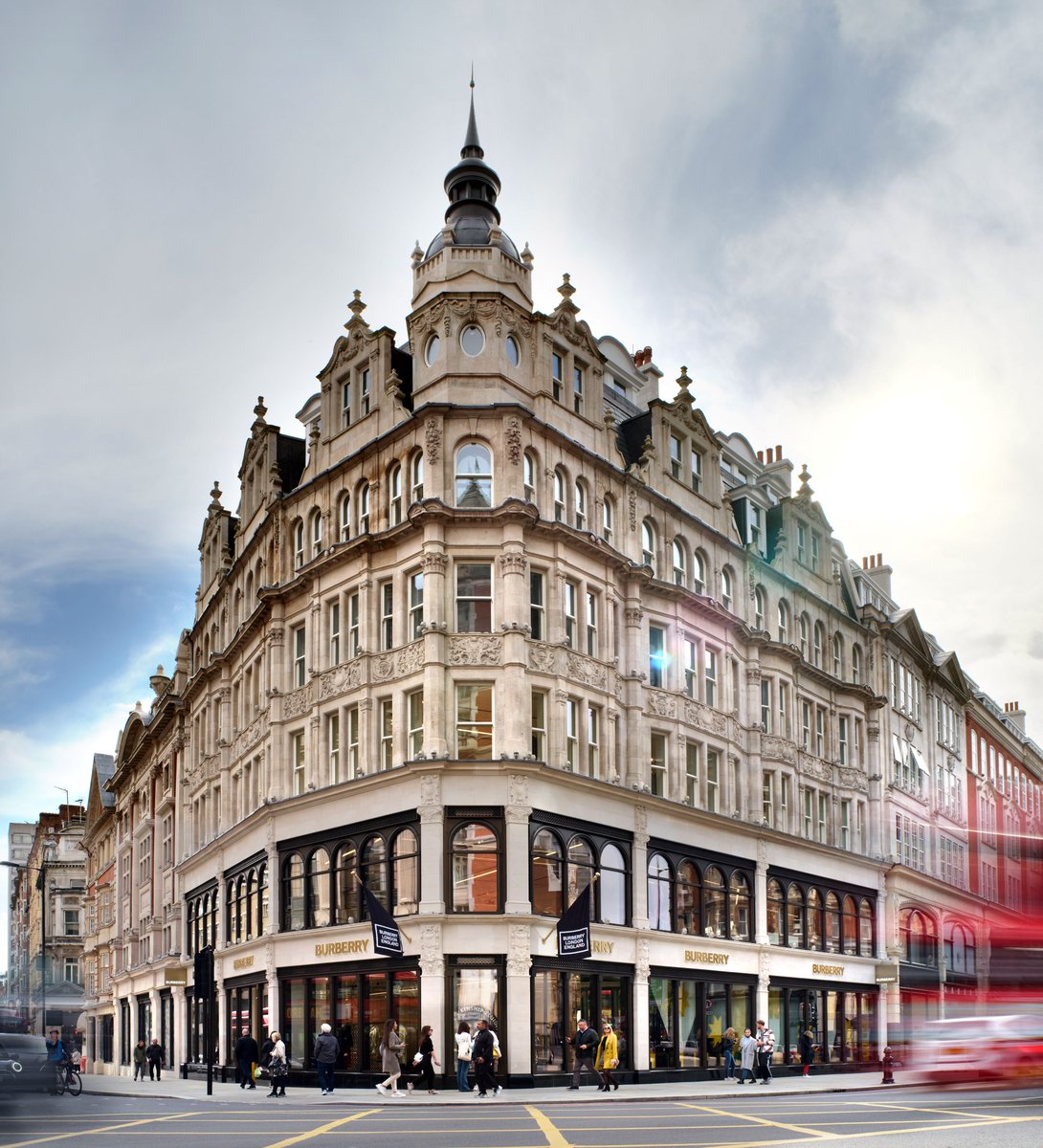 Shopping with friends, commuting to work or dining out…will you be visiting The Knightsbridge Estate this week?
