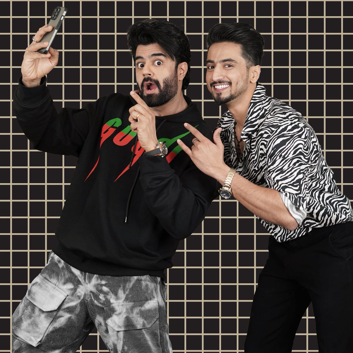 BollySpy's tweet photo. From selling perfumes in a store to launching his own brand worth crores, #MrFaisu shares his journey on '#TheManieshPaulPodcast'

https://t.co/IyOMiyHLis 

@ManishPaul03 @Mr_Faisu_07 #ManieshPaul #FaisalShaikh #FaisuSquad https://t.co/LR0CAosLr2