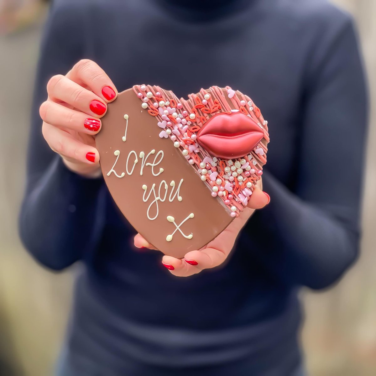 What says I love you better than the gift of chocolate? From celebrating Valentine’s with your loved one, Galantine’s or Malanite’s with a friend,or simply giving yourself some self-love, this Personalised Cupid’s Bow Chocolate Heart is the perfect chocolate fix this Valentine’s!