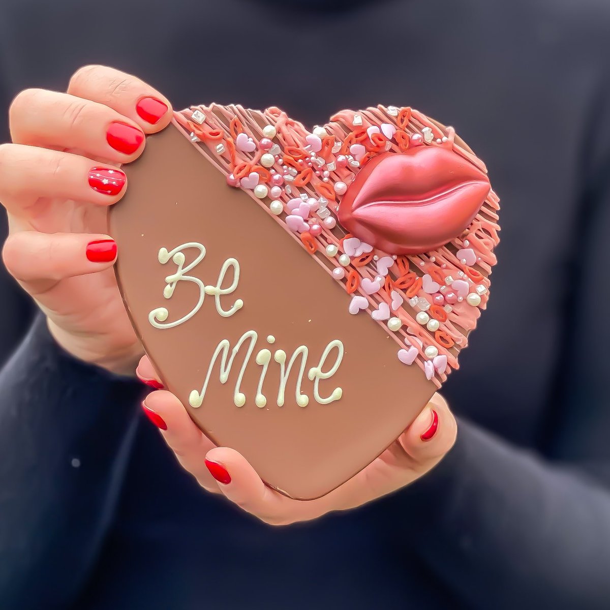 onlyissy's tweet image. What says I love you better than the gift of chocolate? From celebrating Valentine’s with your loved one, Galantine’s or Malanite’s with a friend,or simply giving yourself some self-love, this Personalised Cupid’s Bow Chocolate Heart is the perfect chocolate fix this Valentine’s!