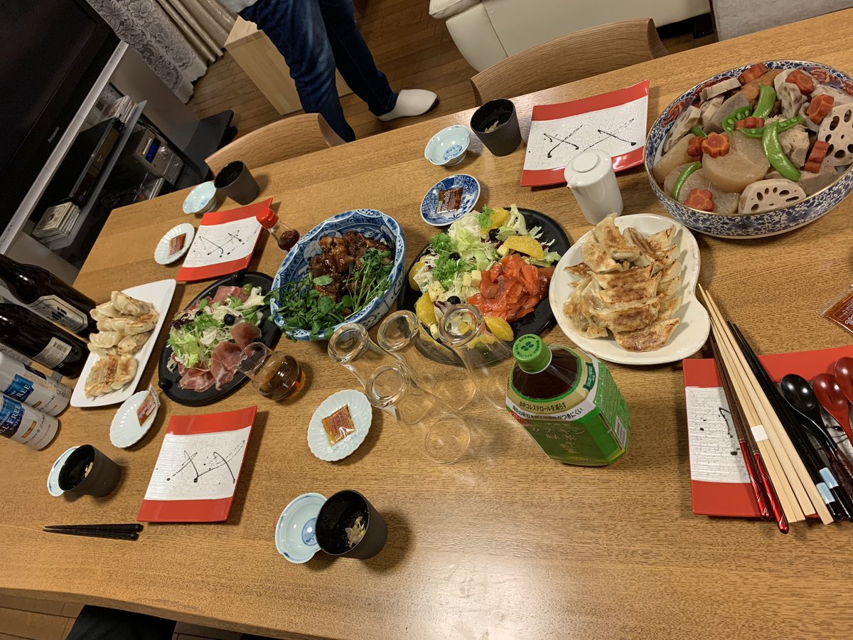 shimatsumail's tweet photo. 毎年恒例の親戚大集合パーティー
お年玉で毎回飛んでくお金達💸 https://t.co/5vFxV3YXJR