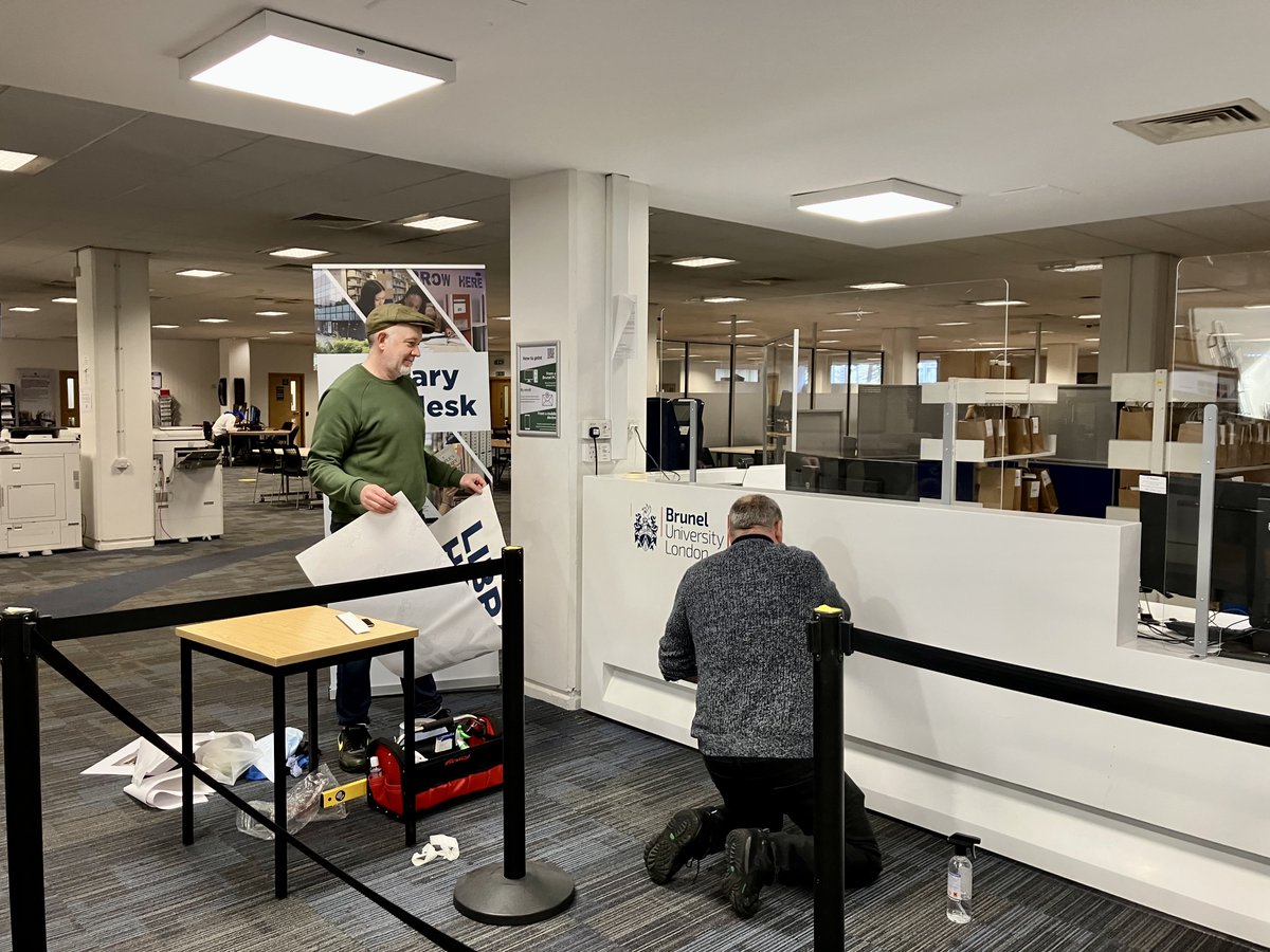 LibSmart's tweet photo. Our wonderful Customer Services team's desk @Brunel_Library has now got some lovely new signage to help you find them. Looking good Library Help Desk! https://t.co/Yg97pezWqs