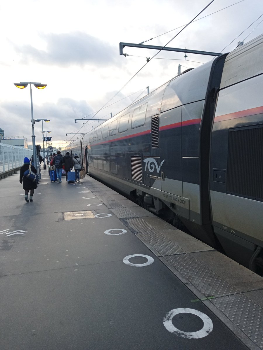 DaneMarseille's tweet photo. @JordaneHimself @GroupeSNCF @SNCFVoyageurs @sncfvoyage @IdtgvmaxP @HiromiIdtgvmax En effet, il serait facile de continuer avec une base des clients bien solide. Un simple email "sauf réponse de votre part l'aventure #idtgvmax2 continue au-delà de 31 mai 2023 " et on remplit les places vides #dansletgv parce qu'on aime notre #TGVinoui https://t.co/WZ8jLqRM01