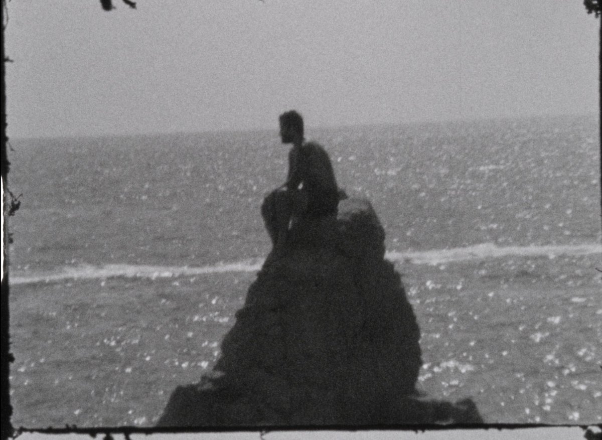 EstudioMazmorra's tweet photo. Dentro de una semana tendremos novedades de @rrdemos. El lunes 16/01 publicaremos "No Dejas Hablar", segundo single del EP debut del proyecto de Roger Rovira. Para amenizar la espera os recomendamos el videoclip de su primer single "Perdiendo el Norte": https://t.co/n96BI68sN7 https://t.co/W0z3RvplTi