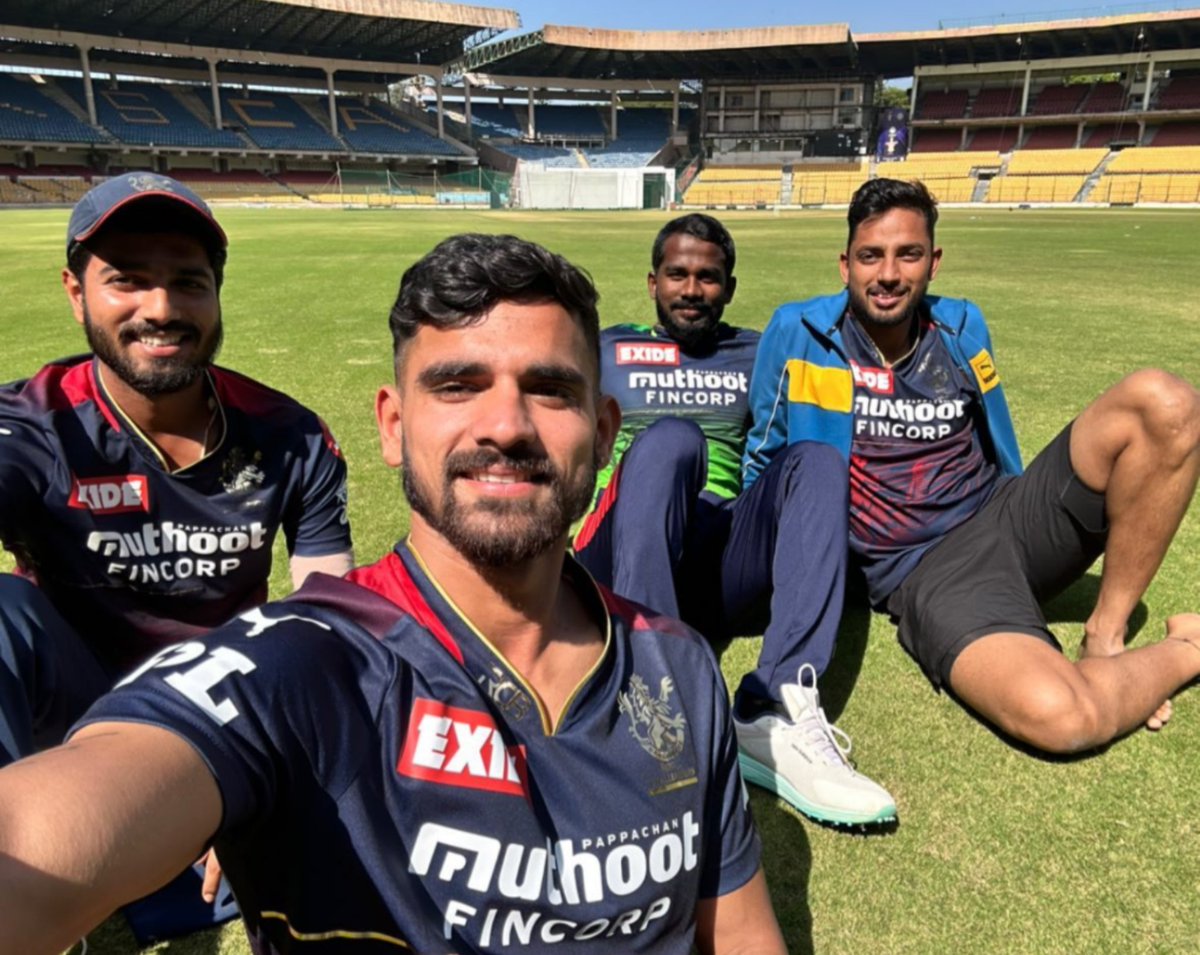 RcbianOfficial's tweet image. #RCB&apos;s new comer #AvinashSingh &amp;amp; #HimanshuSharma alongside net bowler Hemant Chaudhary today at Namma Chinnaswamy.

#IPL #IPL2023 #CricketTwitter