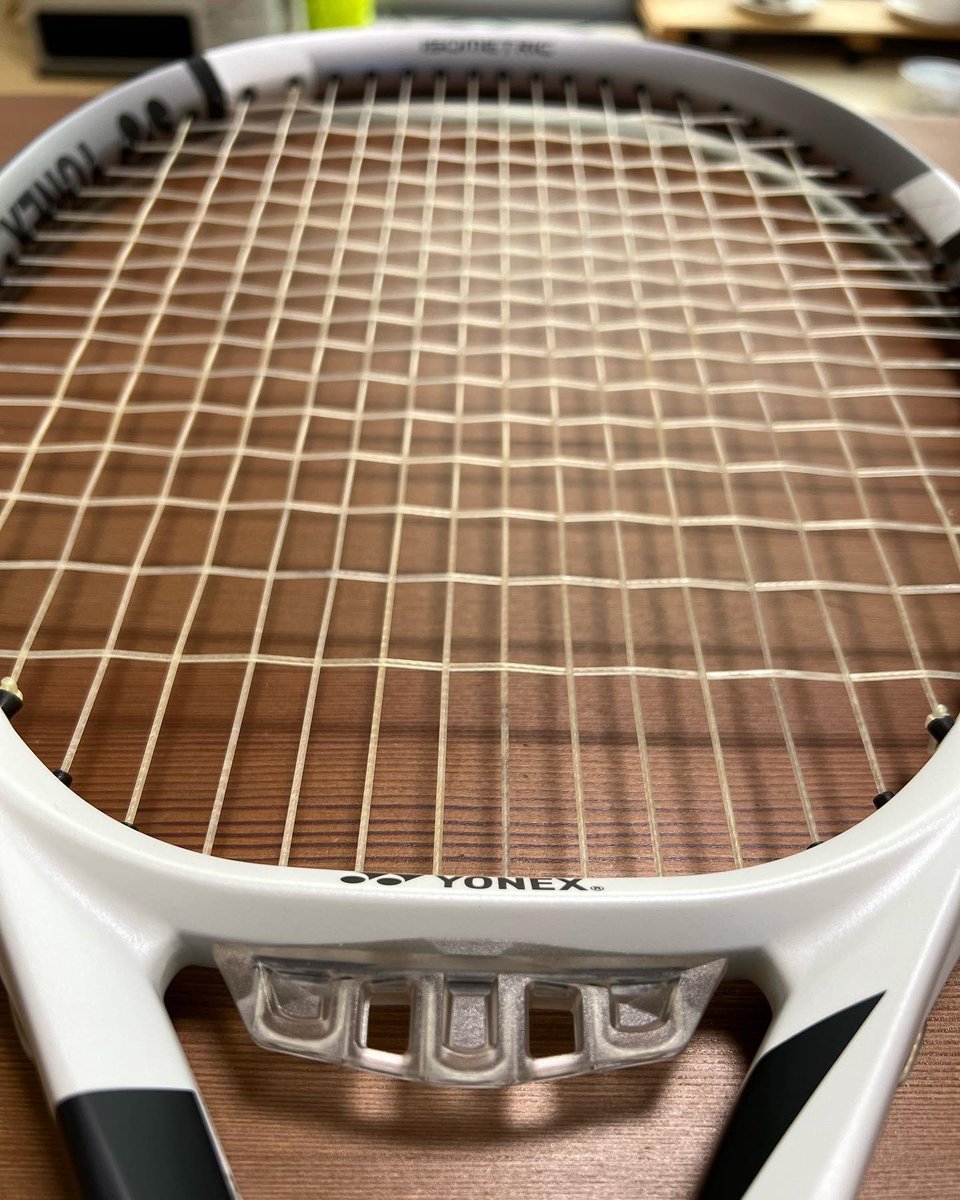 bigdipper's tweet photo. ガットはトアルソンのLivewire 125を43ポンドで張ってもらい、キモニーのエンドサイズアップテープ、オーバーグリップテープは安定のBowbrandを巻いて、ASTREL120の準備は整いました。
今シーズンの木曜日夜のダブルスレッスンが初使用の予定だよ。
先ずはダブルスで慣れよう

#テニス #yonex #astrel https://t.co/TQLvFdLfUE