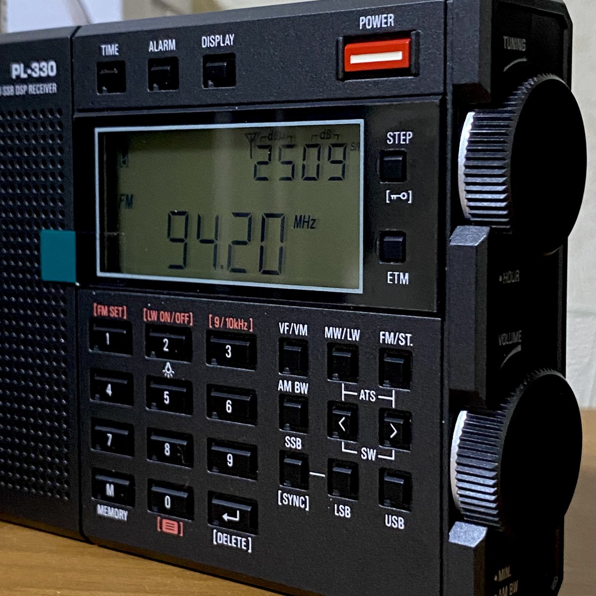 jm3lgf's tweet photo. このゴチャゴチャ感が好みなのだ😆
#TECSUN #PL330 https://t.co/Xn1ml34lN2
