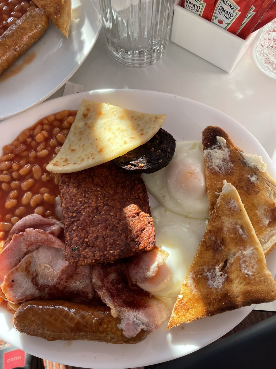 Dazt25's tweet photo. @bootlegger1974 From scotch corner 5 min walk from la pinta https://t.co/Kj1spcdTEx