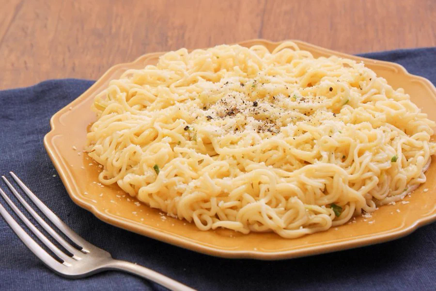 禁断の美味しさ？！「サッポロ一番塩らーめん」で作るカルボナーラのレシピ！
