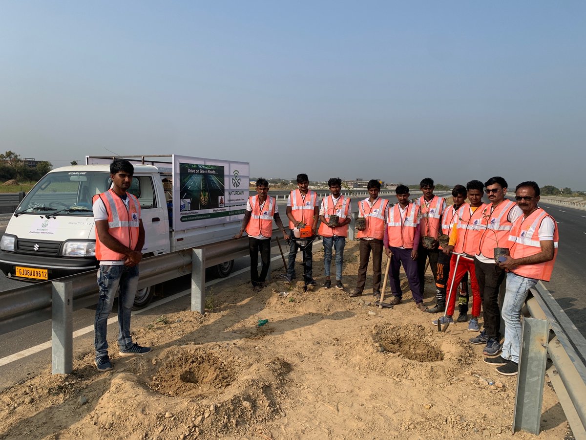 NatureWiFi's tweet image. To build a team that works on solutions for road pollution. 

#SolutionforPollution
#HealthonHighways
#DriveonGreenRoads