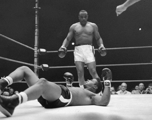 Sonny Liston KOd Floyd Patterson in the first round. He became a top contender and struck fear into his opponents. The man was a problem for any man in the HW Division. #boxinghistory #ListonPatterson #HeavyWeightBoxing