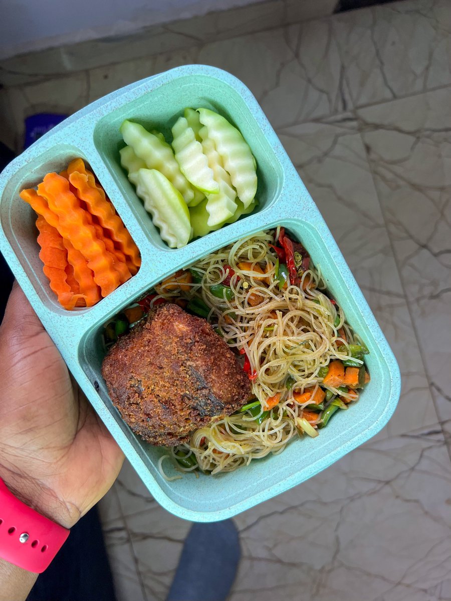 ms___dale's tweet photo. School resumed today and so did we.

Steamed carrots, apple, rice noodles, fish.
Juice.
Apple for snack. https://t.co/G8Y8H6ylwS