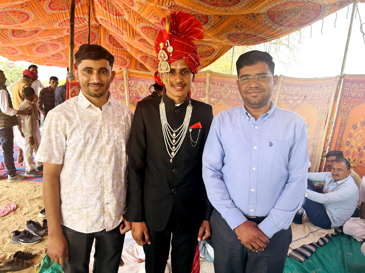 NarpatRajBarmer's tweet photo. बाड़मेर ग्रामीण पंचायत समिति के सरनु पनजी ग्रा प में वीरमाराम जी पोटलिया के घर गंगा प्रसाद कार्यक्रम में शामिल हुआ। मित्र हरचंद जी घाट नोखड़ा के विवाह समारोह में शामिल होकर बधाई एवं शुभकामनाएं दीं।
#Barmer #BarmerGramin #Nokhra https://t.co/5ezN5gAd5y