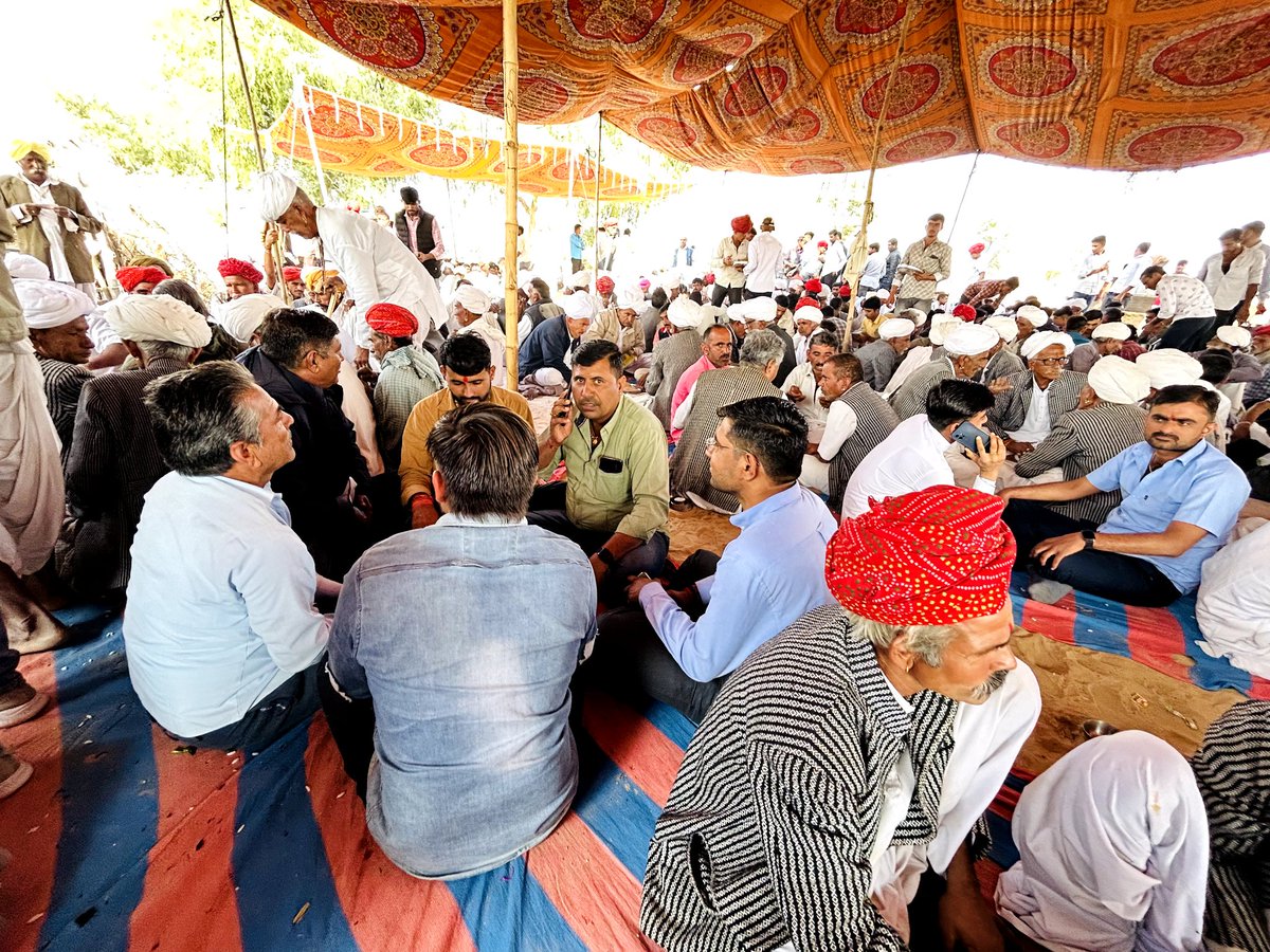 NarpatRajBarmer's tweet photo. बाड़मेर ग्रामीण पंचायत समिति के सरनु पनजी ग्रा प में वीरमाराम जी पोटलिया के घर गंगा प्रसाद कार्यक्रम में शामिल हुआ। मित्र हरचंद जी घाट नोखड़ा के विवाह समारोह में शामिल होकर बधाई एवं शुभकामनाएं दीं।
#Barmer #BarmerGramin #Nokhra https://t.co/5ezN5gAd5y