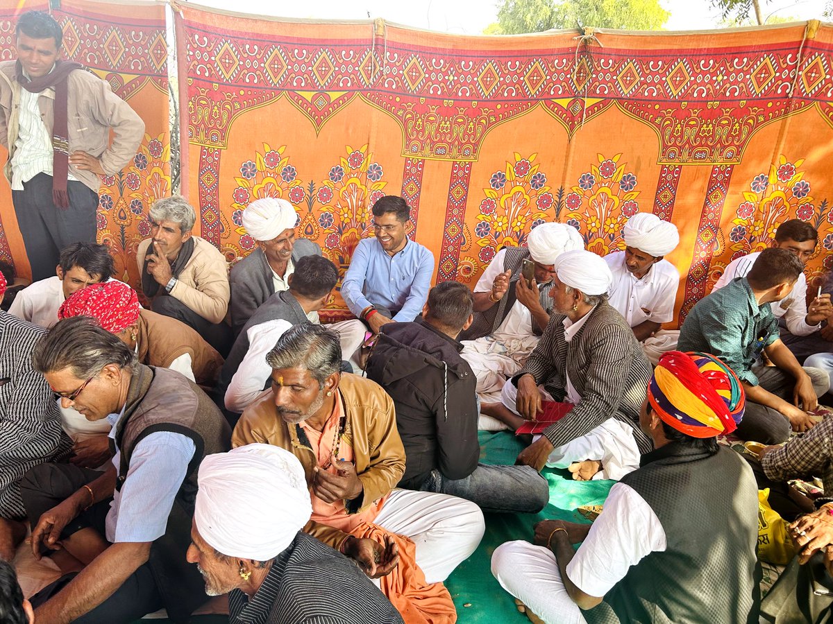 NarpatRajBarmer's tweet photo. बाड़मेर ग्रामीण पंचायत समिति के सरनु पनजी ग्रा प में वीरमाराम जी पोटलिया के घर गंगा प्रसाद कार्यक्रम में शामिल हुआ। मित्र हरचंद जी घाट नोखड़ा के विवाह समारोह में शामिल होकर बधाई एवं शुभकामनाएं दीं।
#Barmer #BarmerGramin #Nokhra https://t.co/5ezN5gAd5y
