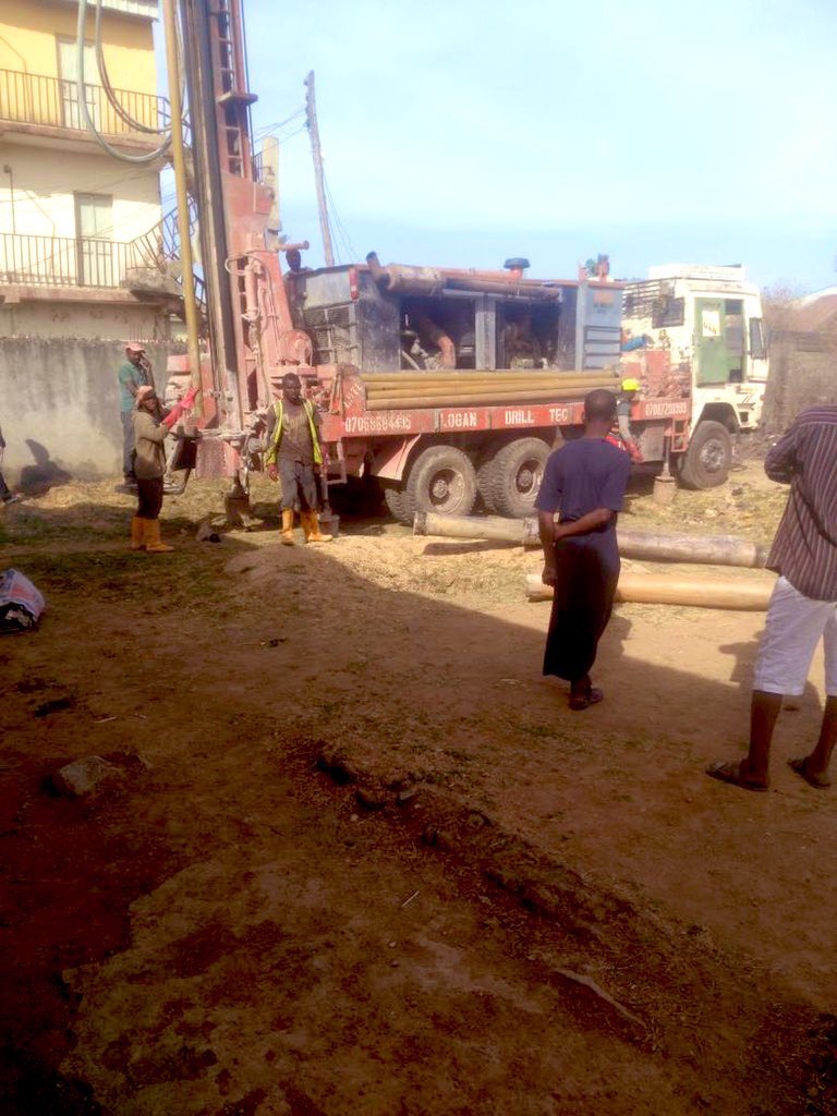 fauziyya_rabiu's tweet photo. Prophet Muhammad (SAW) said : โThe best charityโs is giving water to drinkโ.
#BuildWells but weโre building Boreholes with @B_ELRUFAI ๐.
@ArewaTwiter @angry_ustaaz https://t.co/Dch2NxYL2b