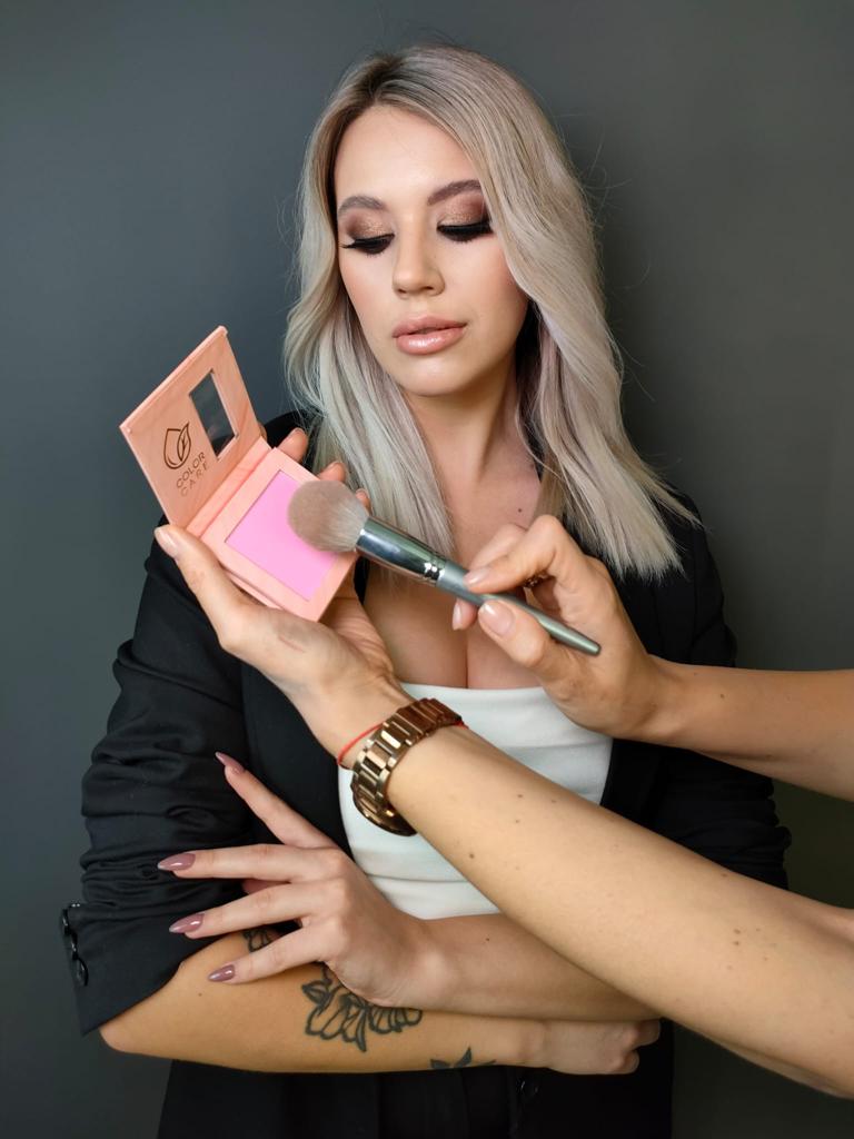 ColorCare_'s tweet photo. Perfect makeup made with our products 😍😍
#MakeupAddict #makeupartist #makeuplover #makeup #makijaż #beautiful #beauty #BeautyisPower #colorcare #pallete #makeupart #colorcarecosmetics #Vegan #veganmakeup https://t.co/2TOcSag8v0