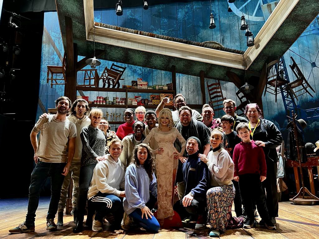 TolleyAngell's tweet image. I can not express how insanely blessed I am to have been given @DollyPartonSMCC. Never have I ever loved a contract so much. Every single person in the company was amazing. This has been one Christmas season I will always remember!!