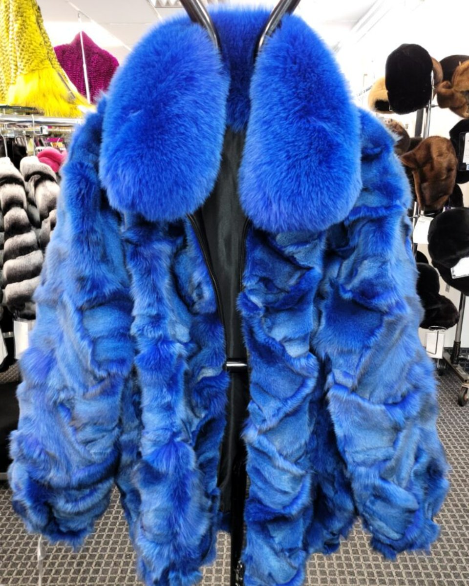 elmarfurs's tweet photo. Dreaming of rockin' a blue fox bomber this winter? We've got just what you need. Stop by and check out this gorgeous fur and many more at El-Mars in Oak Park.  #CozyAndChic #FoxFurCoat #FoxBomber #WinterStyle #RealFur #FurLover #FurFashion #ElmarFurs #LuxuryFur #FurSeason https://t.co/sNAYbVEWU3