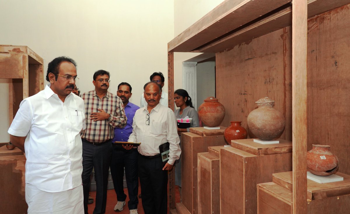 TThenarasu's tweet photo. மாண்புமிகு தமிழ்நாடு முதலமைச்சர் @mkstalin  சீரிய முயற்சியில் உருவாக்கப்பட்டுவரும் கீழடி அருங்காட்சியகப் பணிகளை, மாண்புமிகு முதலமைச்சர் அவர்களின் முதன்மைச் செயலாளர் திரு.உதயச்சந்திரன் ஐஏஎஸ் அவர்களுடனும், சிவகங்கை மாவட்ட ஆட்சியர் திரு.மதுசூதன் ரெட்டி ஐஏஎஸ் அவர்களுடனும் இணைந்து https://t.co/TosGFnotBc