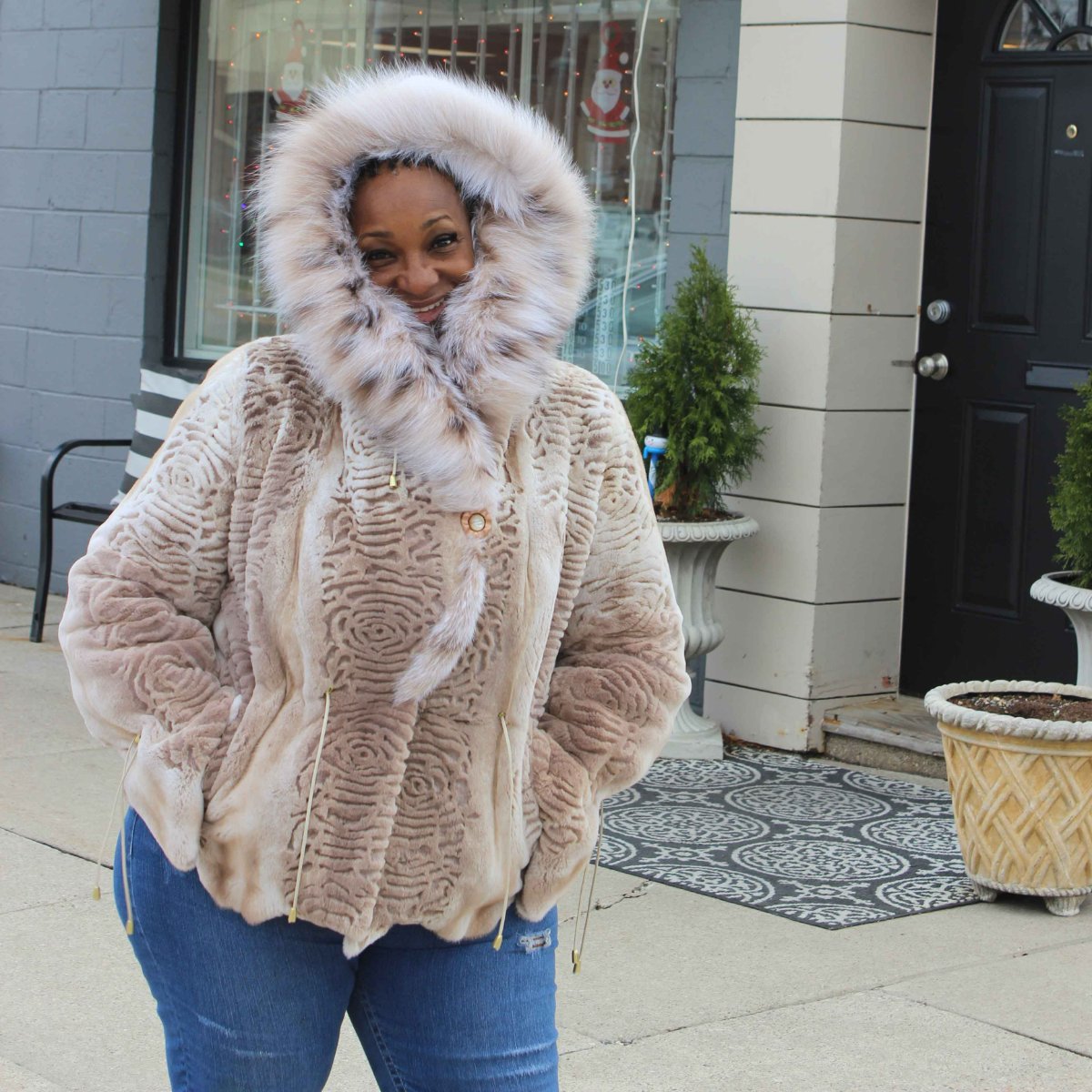 elmarfurs's tweet photo. Complete your winter wardrobe with a timeless piece from our high-quality selection.  #CozyAndChic #FurCoat #WinterStyle #RealFur #FurLover #FurFashion #ElmarFurs #LuxuryFur #FurSeason #MichiganLuxury #DetroitFurs #DetroitFurStyle #DetroitShopLocal #SupportLocalDetroit #LuxFur https://t.co/uTAxJXZ6GY