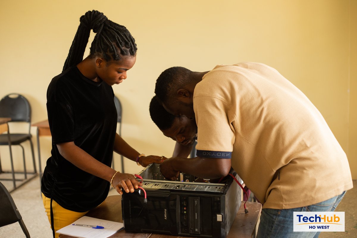 FixedByte's tweet photo. Week 2: TechHub Ho West Bootcamp continues today,
beginning with the hardware session with Philip Adutwum.
Participants are dismantling and assembling Desktops and Laptops.
#TechHubHoWest #Fixedbyte #technology #bootcamp https://t.co/KOldvL37fr