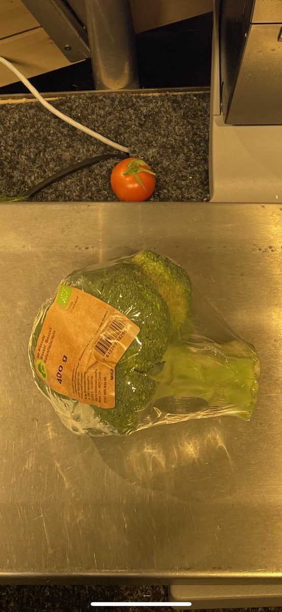 schil_d's tweet photo. Liebe @migros ist das Etikettenschwindel oder stimmt die Waage einfach nicht? Da fehlen ja 10% vom versprochenen Gewicht. https://t.co/7J4xFTNtDS