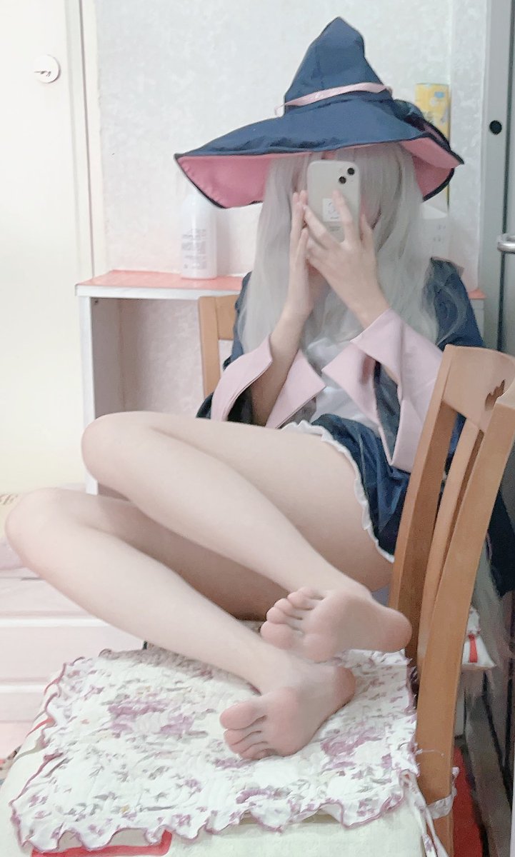 梯子坏了一整天，麻了 #可爱的男孩子 #伪娘 #裸足 https://t.co/OpxbThpQnt