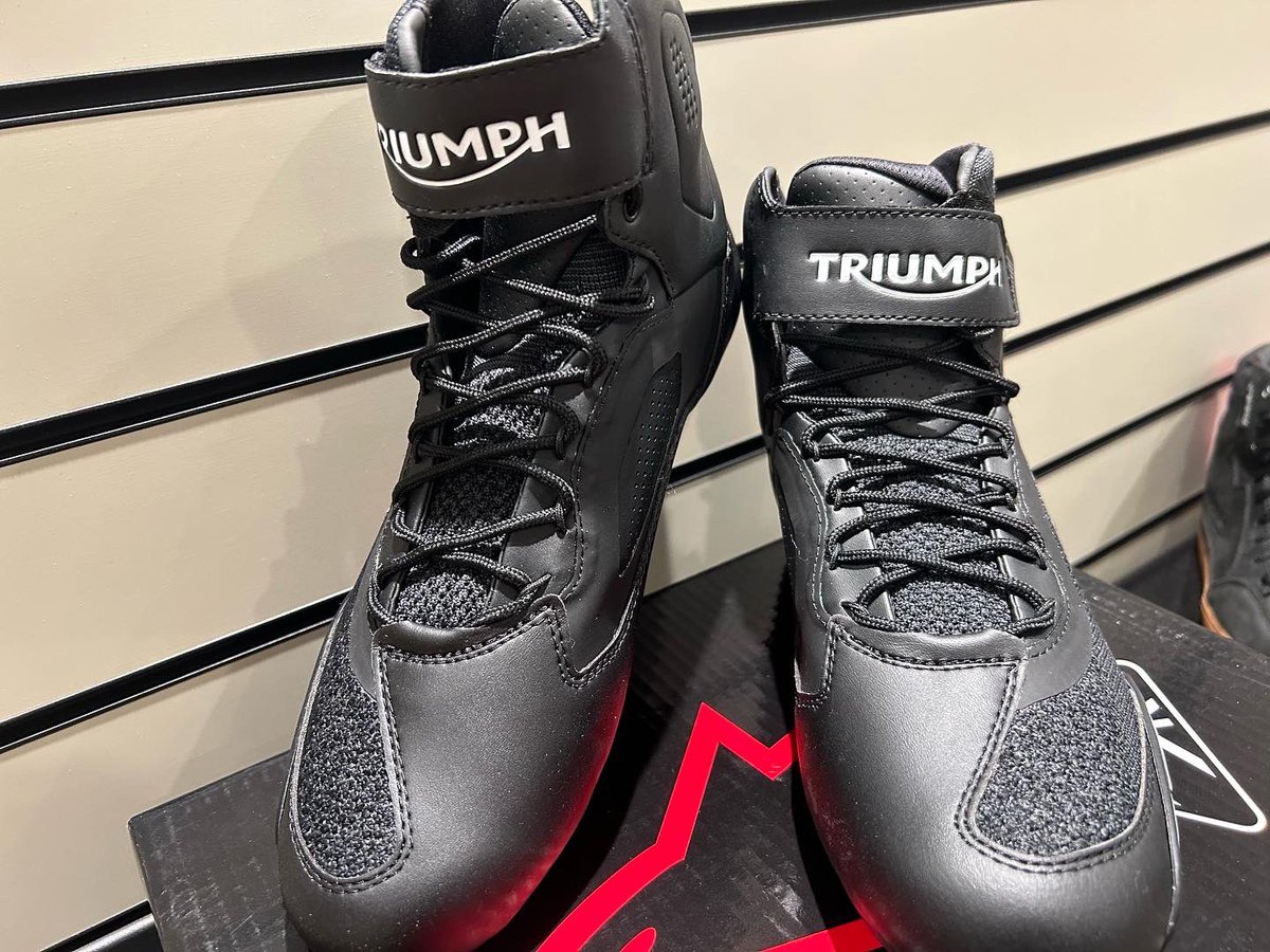 triumph_osaka's tweet photo. 【新商品入荷】
ALPINESTRS FASTER-3 RIDEKNIT RIDING SHOES
通気性が高く、軽量設計されたライディングシューズ🥾
軽量ながらも、足首・つま先・かかとにはプロテクター入り👏
各所に入ったロゴもかっこいいです✨
#triumph #alpinestars #sheos #bike https://t.co/WsP6JqzVh4