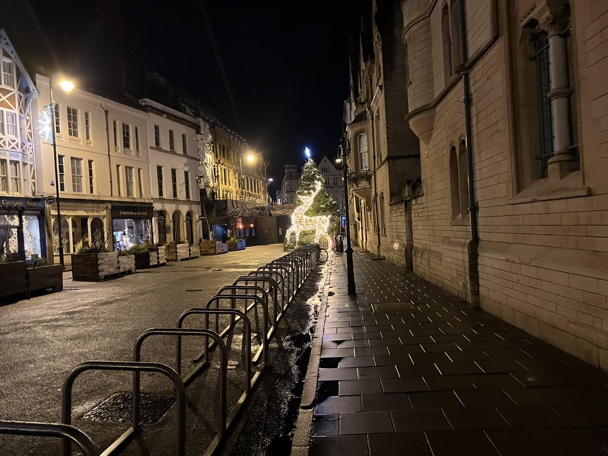 JournoLita's tweet photo. @TheFreds Thank you for coming to #Oxford boys !
NO to #LTN is #Oxfordshire @OxfordCity @OxfordshireCC
No #TrafficFilter - Pedestrianization empties Broad St - support #business and #inclusion
Thank you @TheFreds https://t.co/GMZilyAhwD