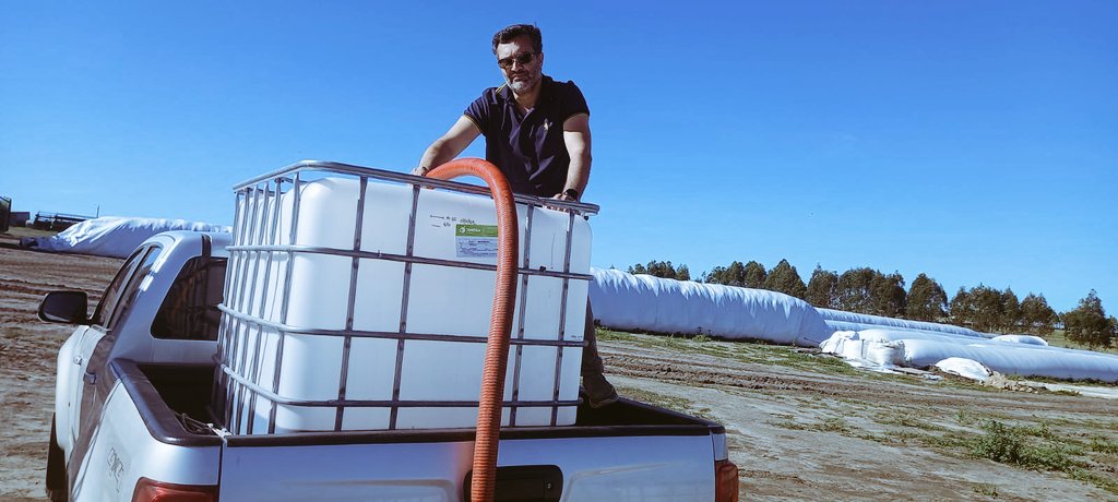 MartinSicilia's tweet photo. Primera semana del año y cumpliendo con el despacho de #Nutriliq desde uno de nuestros centros de acopio y distribución. #DietaLíquida que llega a todo el país para nuestros clientes. #Nutrire #NutriciónAnimal https://t.co/aReqDHiVvH