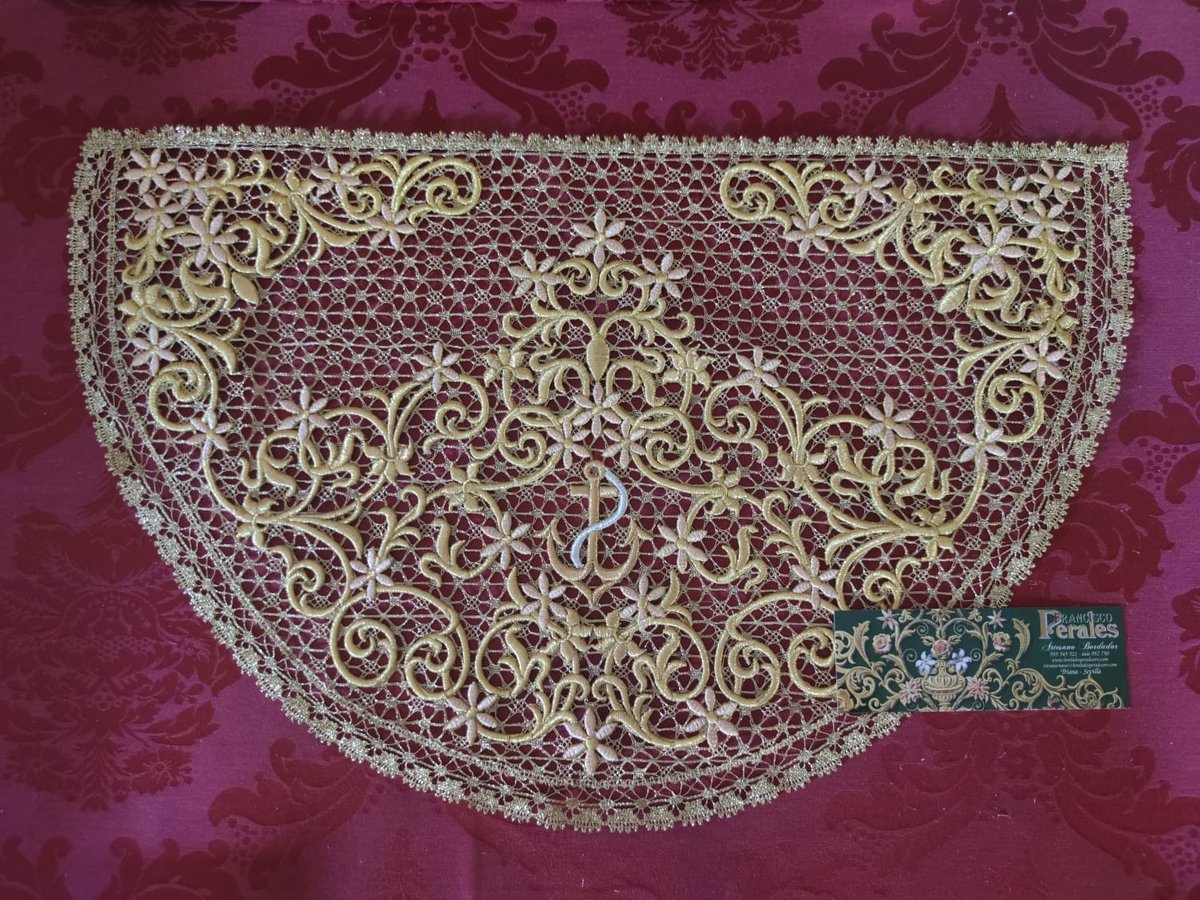 bordadosperales's tweet photo. Toca de sobre manto para imagen a partir de 40 cm 💚
Un bonito complemento 😍
#mismanosbordantussueños https://t.co/fNcx4TDE7S
#bordadoenespaña #tocadesobremanto #mantilla #toquilla #manteleta #malladeoro #malladorada #tiendacofrade #pureza48 #triana #sevilla #spain #españa https://t.co/csx8EL1Mk0