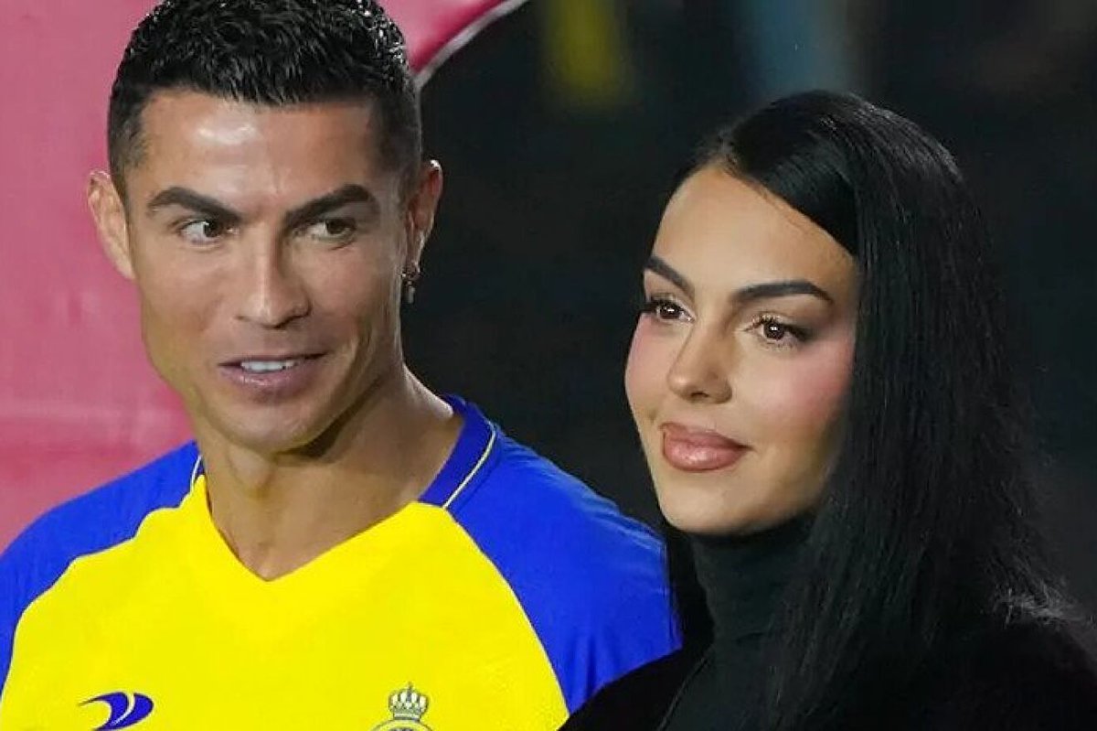 TrollFootball's tweet photo. Georgina: When Ronaldo comes home, I don't ask him to sit down. Not because I don't want him to rest. I don't want him to remember the bench. https://t.co/Nw0FhkxZCr
