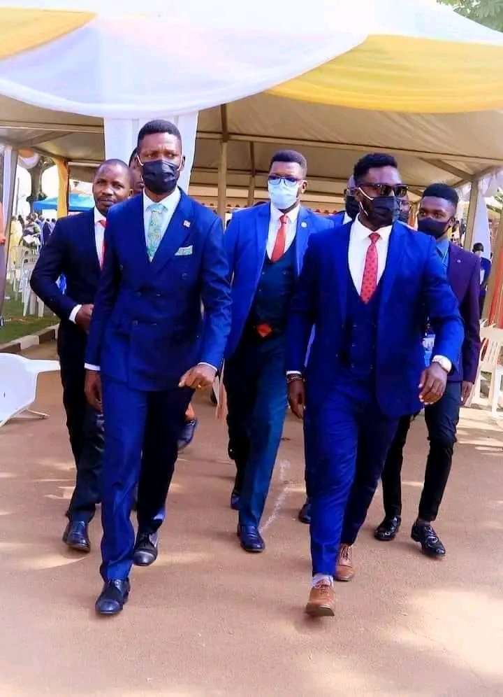 MuyanjaAbas's tweet photo. You either lead us
Follow us
OR
Give us way ✊✊
#walkToFreedom https://t.co/oszr1BWNnt