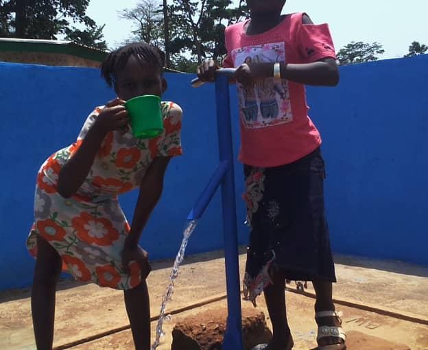Global_Nature_F's tweet image. In #Ivory Coast, our partner #ADER has repaired three more #wells with #donations from @Hannover96  football fans! 3,500 people now benefit from clean #water. "Drinking Cups for Drinking Water" has now given over 128,000 people in #Africa access to clean water. 😍⚽️💧💙