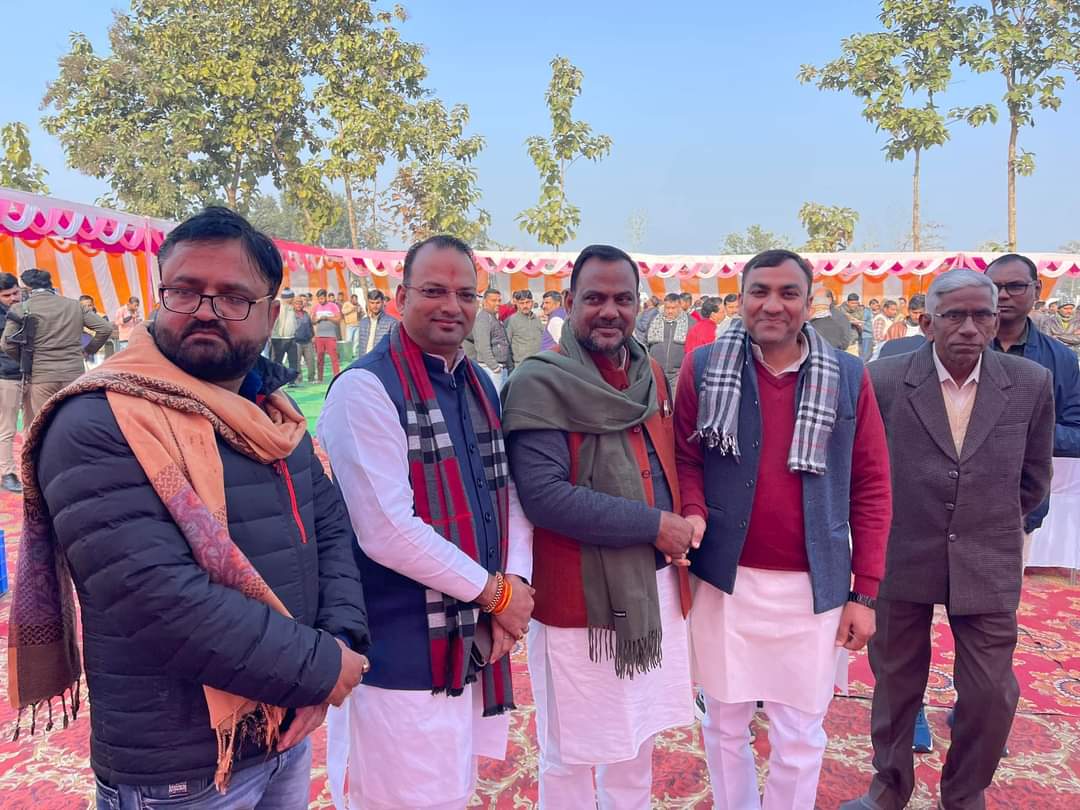 py687540's tweet photo. मा0.विधायक श्री मनीष रावत जी सीतापुर के मा0.सांसद श्री राजेश वर्मा जी की श्रद्धेय पूज्य माता जी के शान्ति पाठ कार्यक्रम (तम्बौर)में पहुंच कर पुष्पांजलि अर्पित की।
विनम्र श्रद्धांजलि🙏
@MPRajeshVerma https://t.co/9LHMTd0bao