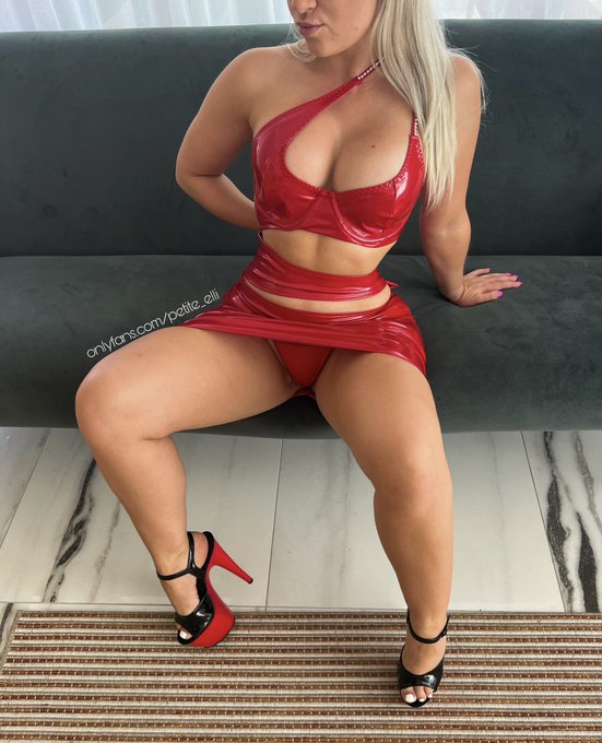 I am back in Twitter ❤️‍🔥 who missed me? 

#latexdress #highheels #upskirt #blonde https://t.co/HQ5z