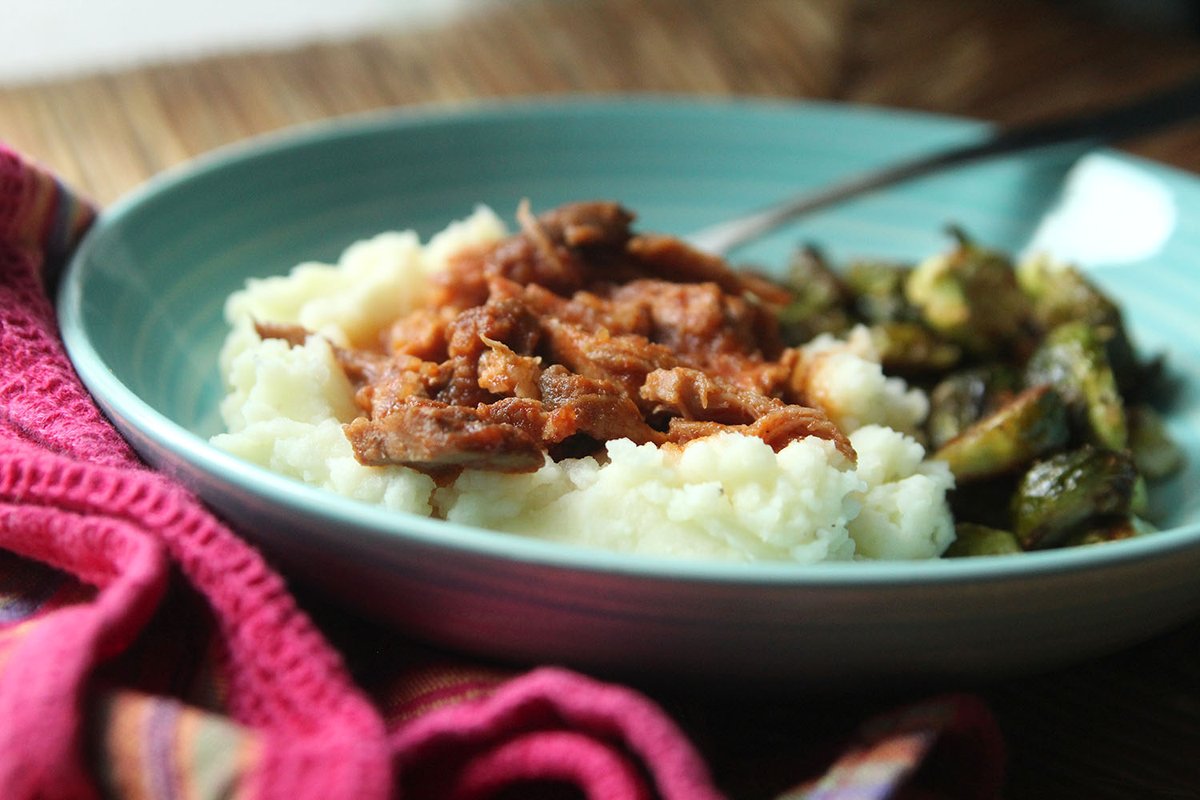 SarahWCaron's tweet image. For the busiest nights, dinners like this Slow Cooker BBQ Pulled Pork make getting a meal on the table a breeze. #dinnerideas #cookmore

Get the recipe: sarahscucinabella.com/2022/10/10/slo…