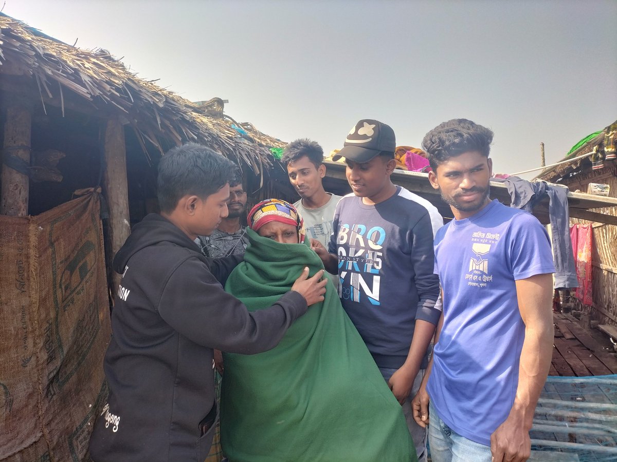 ArafatClimateAc's tweet photo. Blanket Distribution among with climate vulnerable area in Kalabogi   Hanging para, Dacope Upozilla, khulna.
After hitted Cyclone Aila, this area is damaged &amp; more than 500 home made Hanging on River side.
@SaleemulHuq2 
@GretaThunberg 
@ClimateReality 
#ClimateNetwork 
#COP27 https://t.co/GD9ExOyHn6