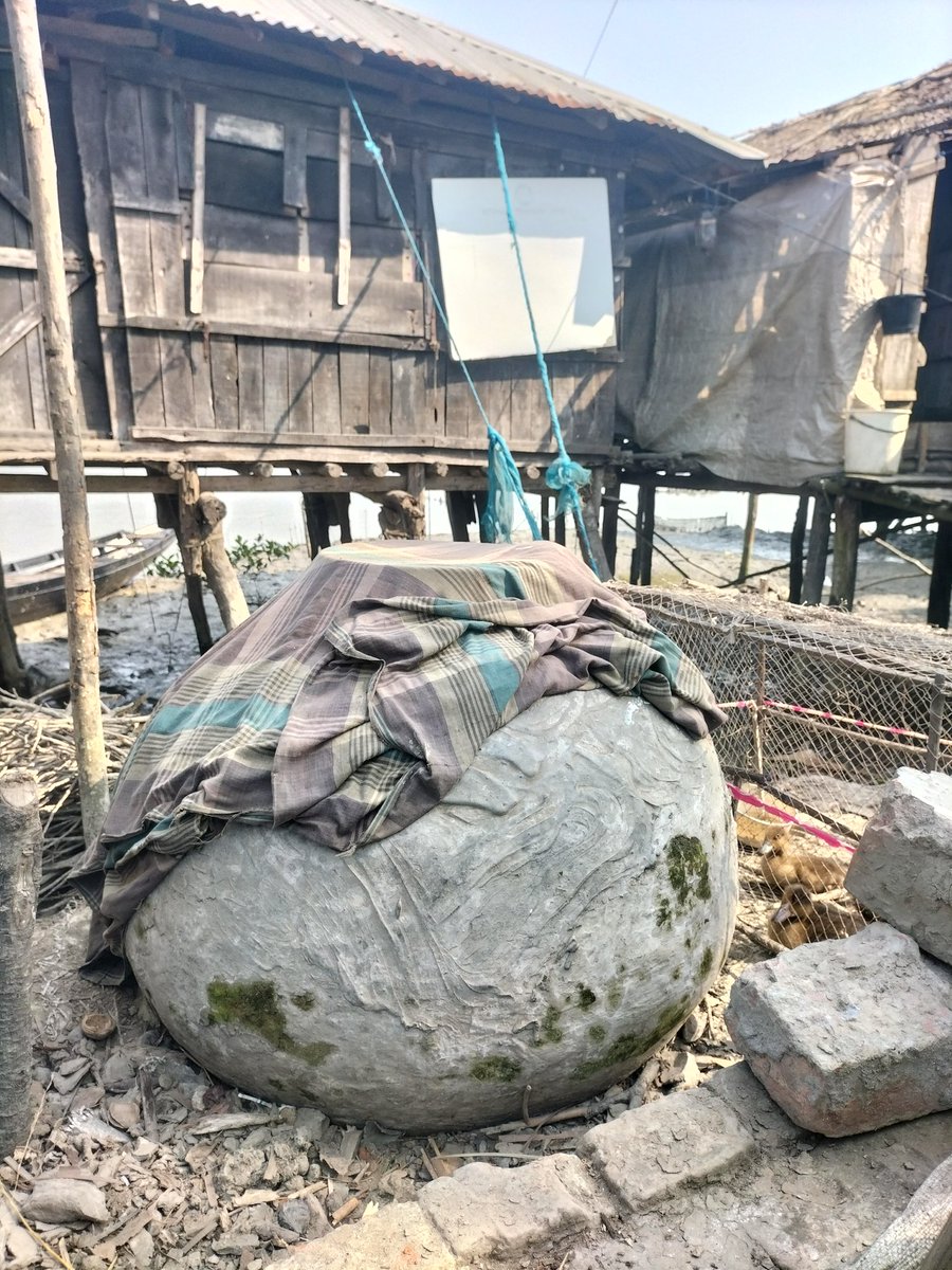 ArafatClimateAc's tweet photo. Blanket Distribution among with climate vulnerable area in Kalabogi   Hanging para, Dacope Upozilla, khulna.
After hitted Cyclone Aila, this area is damaged &amp; more than 500 home made Hanging on River side.
@SaleemulHuq2 
@GretaThunberg 
@ClimateReality 
#ClimateNetwork 
#COP27 https://t.co/GD9ExOyHn6