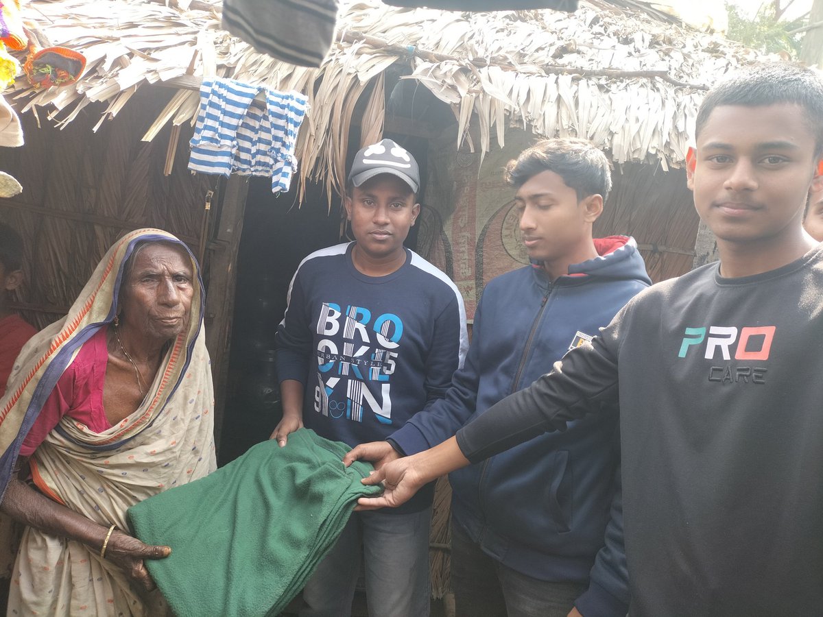 ArafatClimateAc's tweet photo. Blanket Distribution among with climate vulnerable area in Kalabogi   Hanging para, Dacope Upozilla, khulna.
After hitted Cyclone Aila, this area is damaged &amp; more than 500 home made Hanging on River side.
@SaleemulHuq2 
@GretaThunberg 
@ClimateReality 
#ClimateNetwork 
#COP27 https://t.co/GD9ExOyHn6
