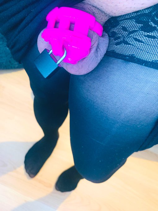 Who doesn&rsquo;t like going down to a smaller cage, best way to start a week #sissy #chastity 🔒🗝️ https://t<a href="/tag/sissy"class="tags"><span>#sissy</span></a><a href="/tag/chastity"class="tags"><span>#chastity</span></a>