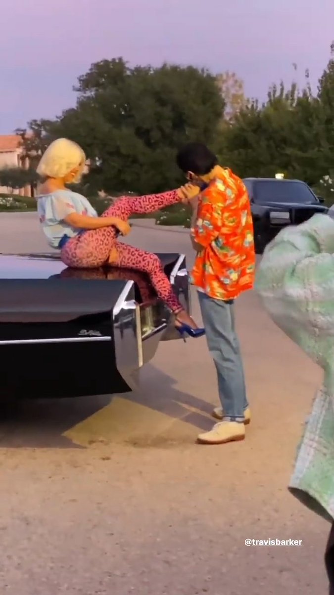 farhangflr's tweet photo. Indeed, Kourtney Kardashian is a goddess and Travis Barker is at her service.  At least that's what I understand from the pictures.
#kourtney_kardadhian
#femdom
#foot_fetish
#femaleledrelationship
#فمدام
#foot_fetish https://t.co/lFitaq6EXi