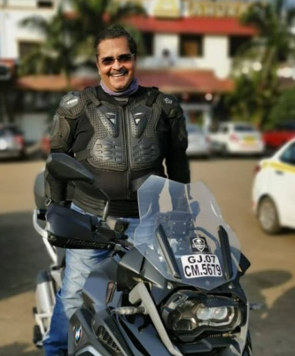 middaygujarati's tweet photo. Third Bell: દરેક સ્થિતિમાં આ વ્યક્તિ હંમેશાં આપણી સાથે હોય જ છે: ટીકુ તલસાણિયા

#MiddayEntertainment #dhollywood #dhollywoodactor #gujaratifilmindustry #thirdbell #acting #tikutalsania #upcomingartist

https://t.co/hKO2EIHDw4 https://t.co/02O6fhQpOM