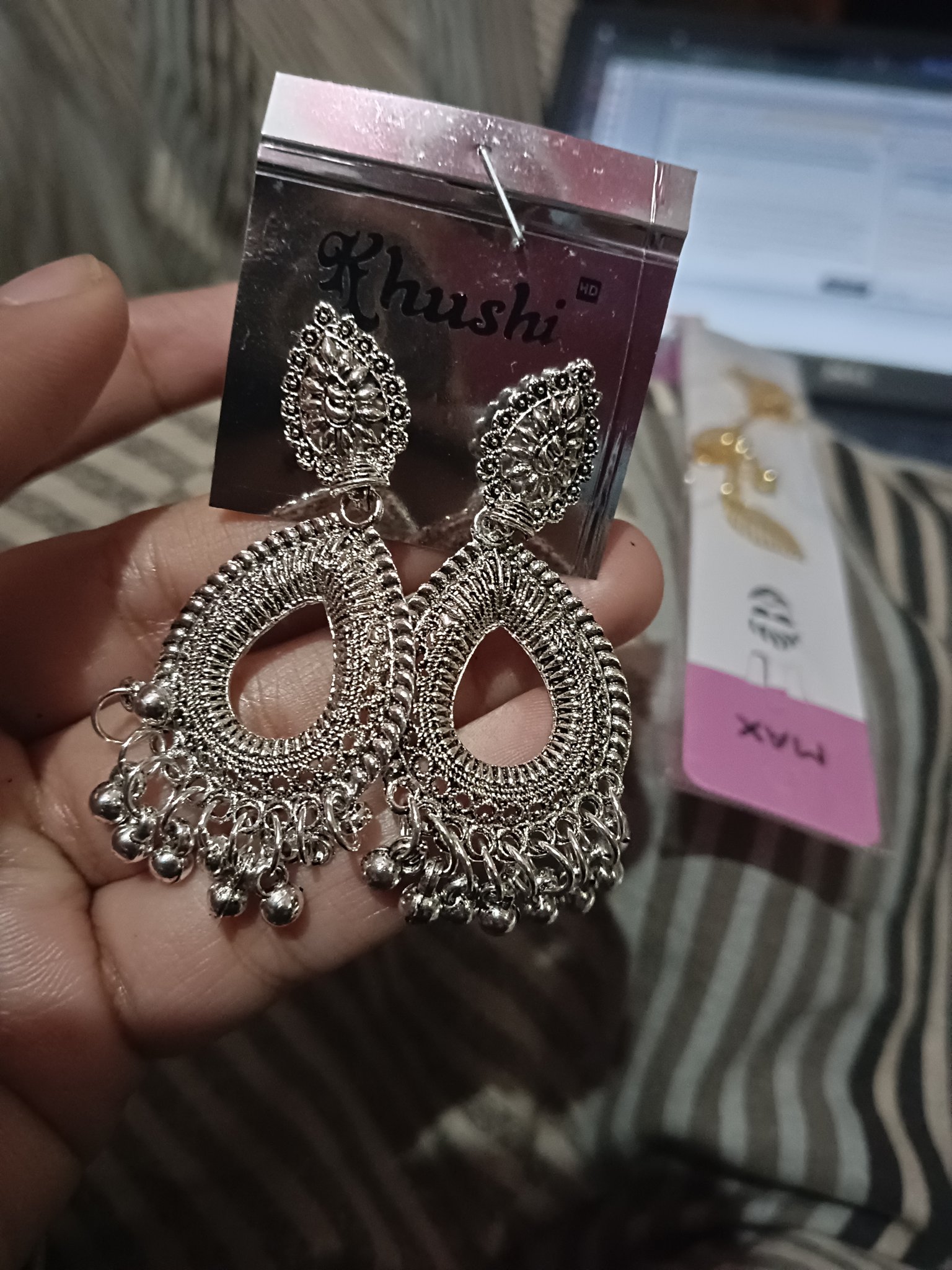𝒜𝒶𝑔 𝑀𝑒𝒾𝓃 𝒢𝒽𝑒𝑒 𝒟𝒶𝓁𝓃𝒶 on Twitter "my bhabhi got me these pretty earrings 🥺 https//t.co
